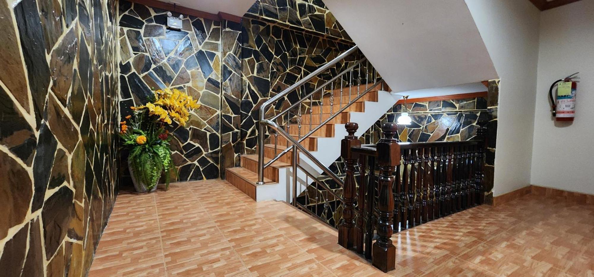 Arya Suites Patong Beach Buitenkant foto