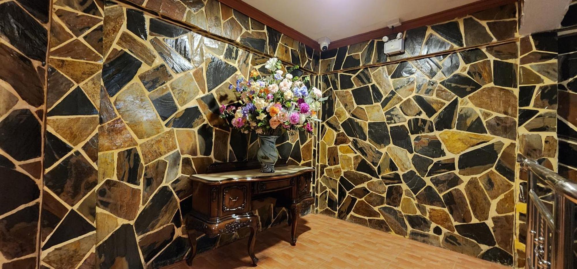 Arya Suites Patong Beach Buitenkant foto