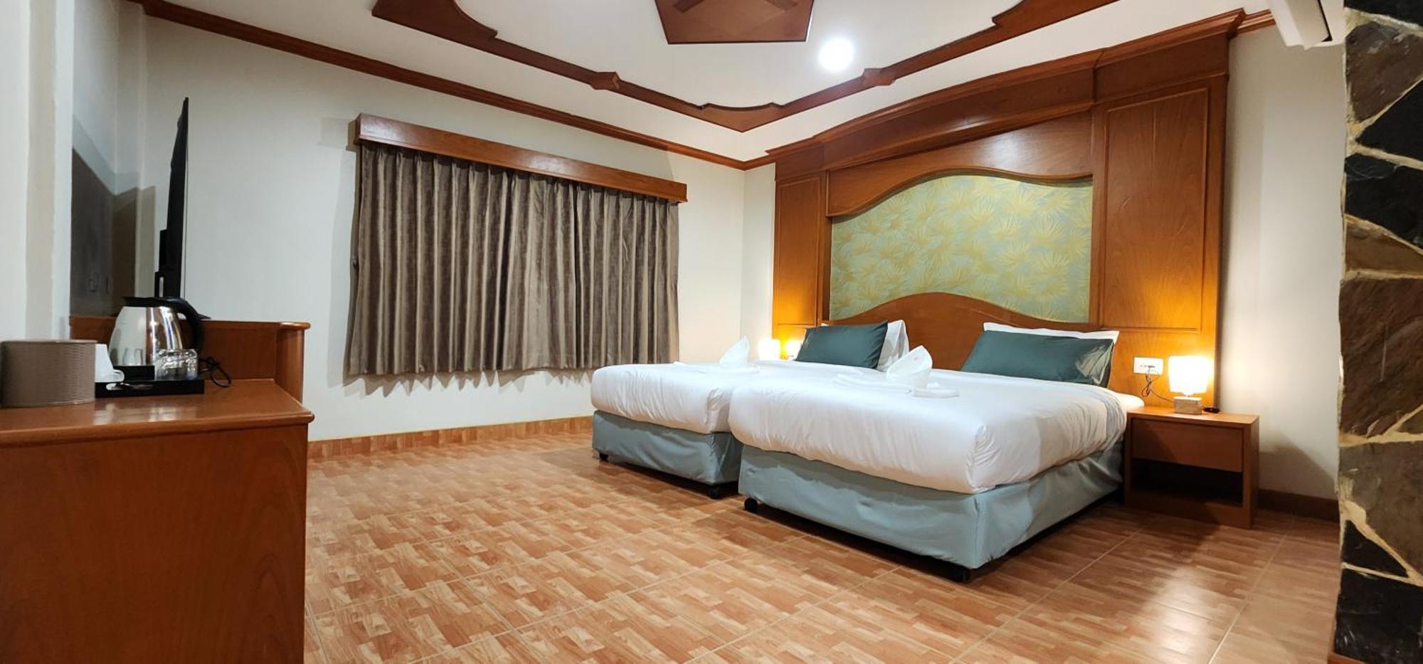 Arya Suites Patong Beach Buitenkant foto
