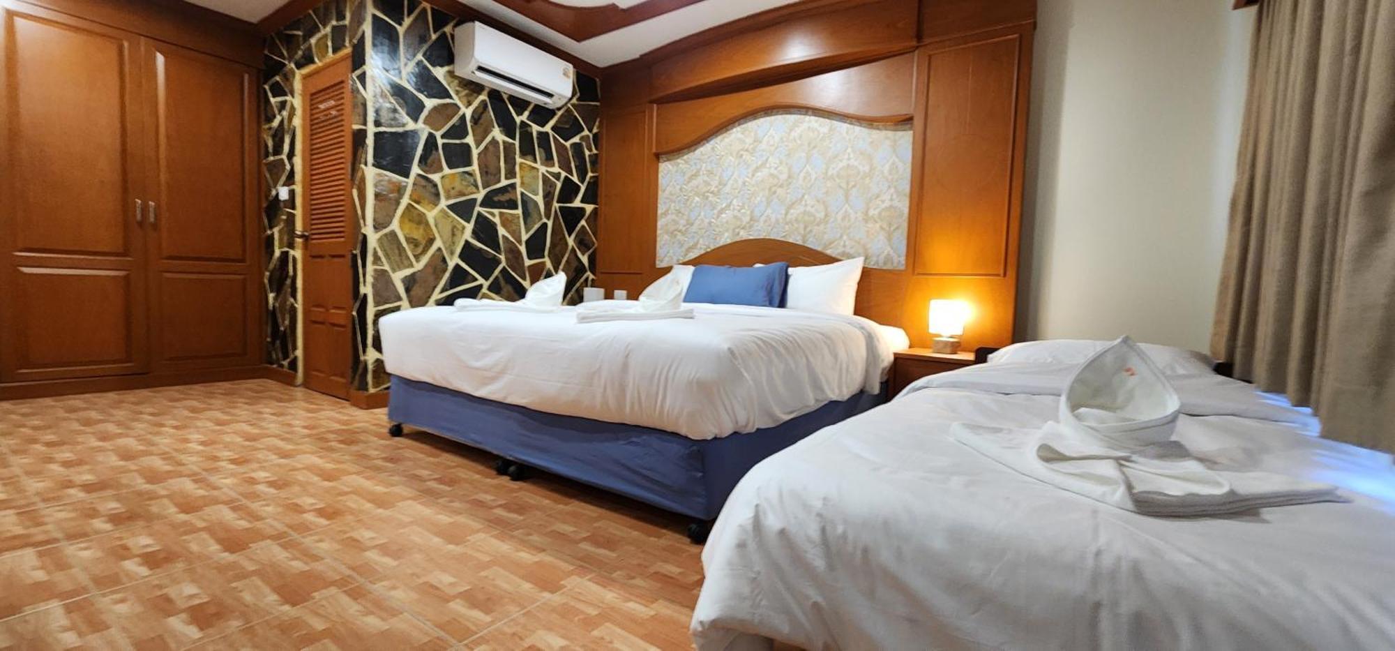 Arya Suites Patong Beach Buitenkant foto