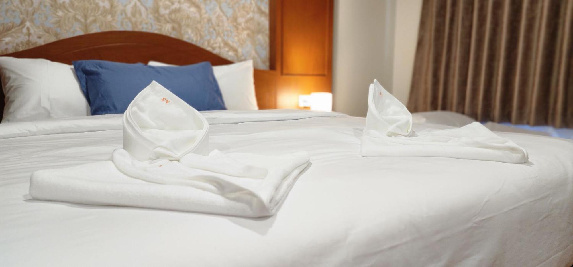 Arya Suites Patong Beach Buitenkant foto