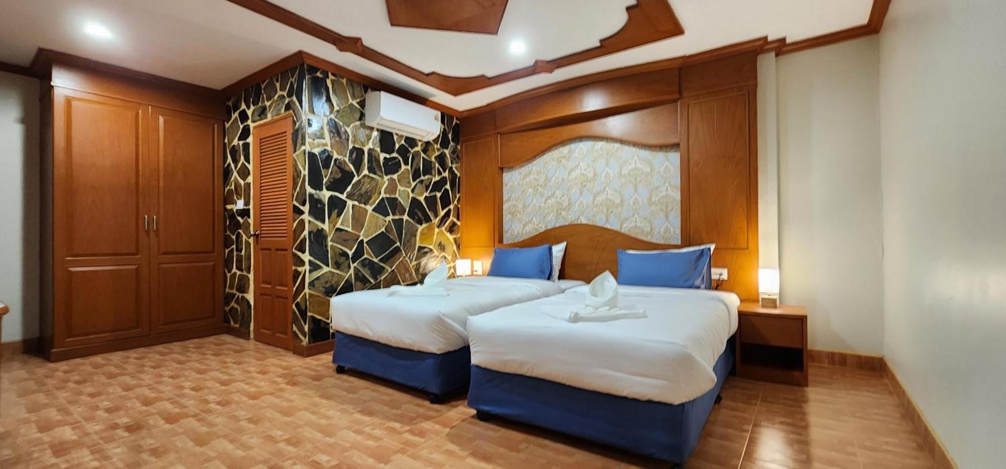 Arya Suites Patong Beach Buitenkant foto