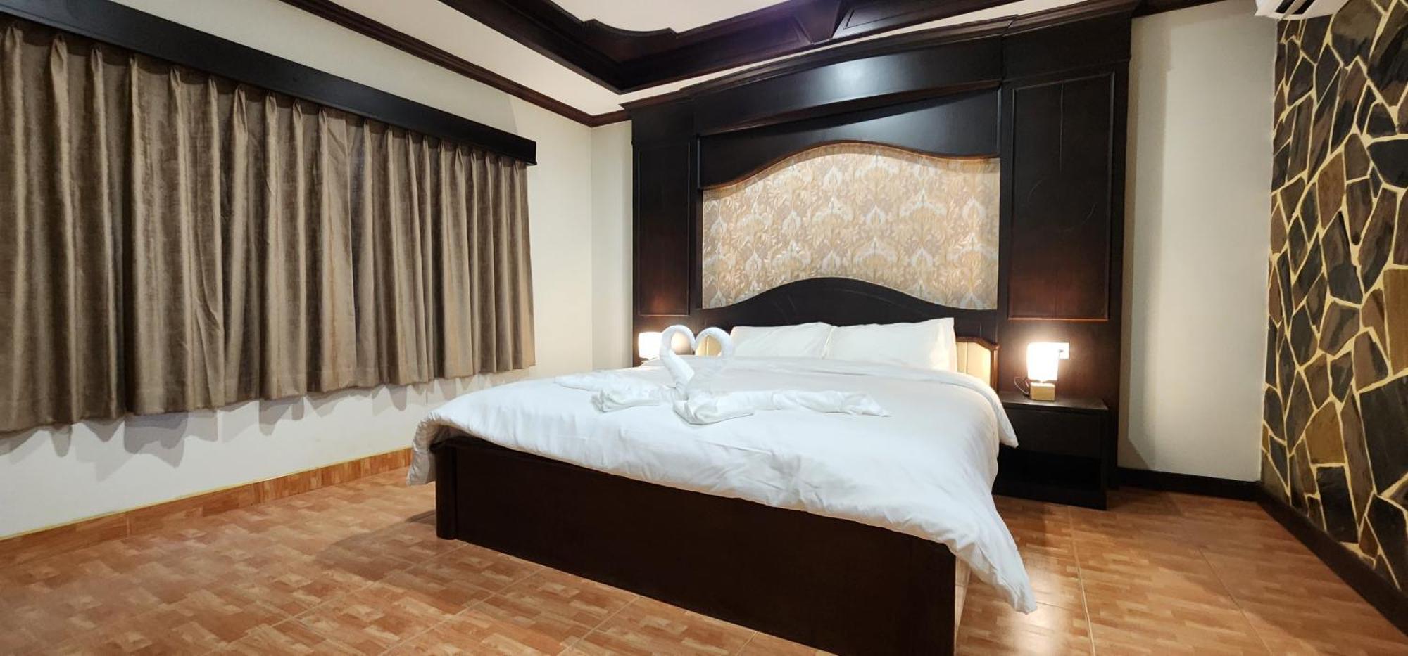 Arya Suites Patong Beach Buitenkant foto